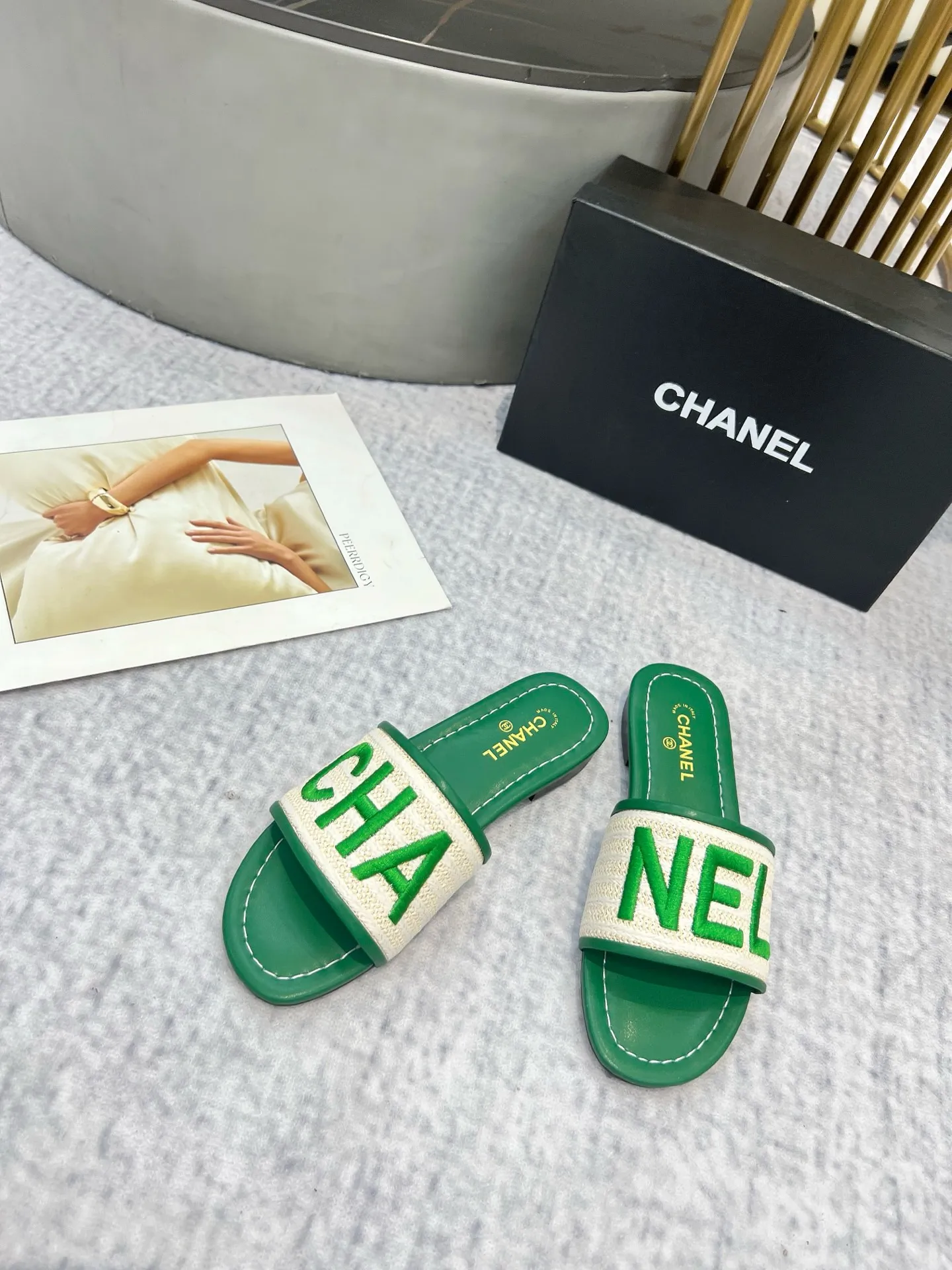 💕💕Factory direct selling price p340💕💕 Genuine leather sole +30 CHANEL, the upper uses three-dimensional electric embroidery technology, the upper foot is comfortable, soft and breathable, must-have size 35-43, leather sole +30